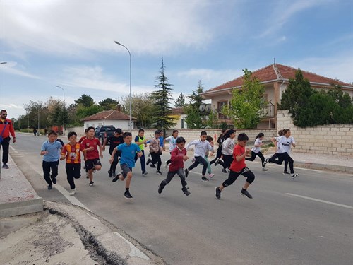 23 Nisan Ulusal Egemenlik ve Çocuk Bayramı Etkinlikleri Kapsamında  ‘Voleybol Turnuvası ve Koşu Yarışması‘ Düzenlendi